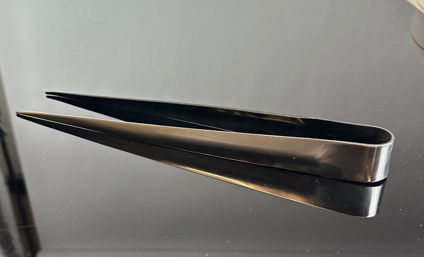 Medium tweezers